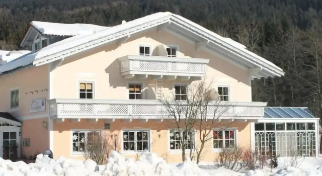 Landgasthof zum Hirschenstein, Pension Garni, Prenota Hotel Sankt Englmar 