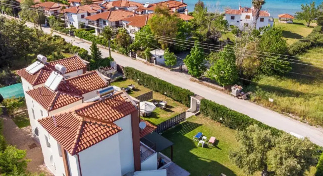 Коттедж с 3 комнатами Pigadaki Villas Polychrono