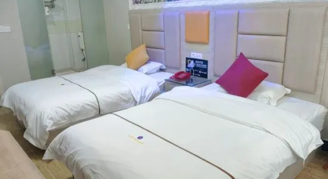 Nanning Gezi Light Hotel (Xixiangtang Passenger Station Minzu University), Rezerwuj Hotel Hotele w Nanning z parkingiem, Parking