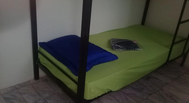 Кровать в общем номере (женский номер) Hostel Residential Inn