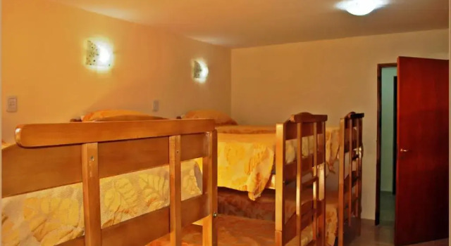 Кровать в общем номере Hostel Pioneros del Valle