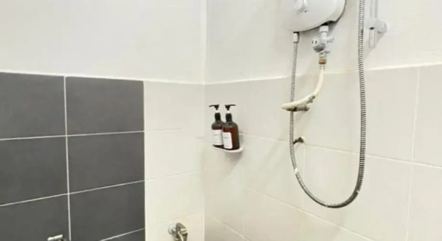 DeMUJI 4Bedroom with AC ATARIGAMES,DARTS,TVBOX, Rezerwuj Hotel Kuantan Pahang