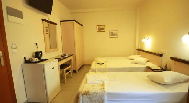 Трёхместный номер Standard Mirabello Hotel