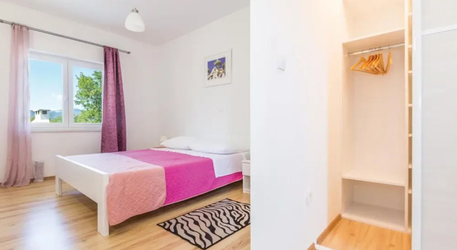 Awesome Home in Blato na Cetini With Wifi and 4 Bedrooms, Buchen Sie Hotel Hotels in Gespanschaft Split-Dalmatien mit Pool, Schwimmbad