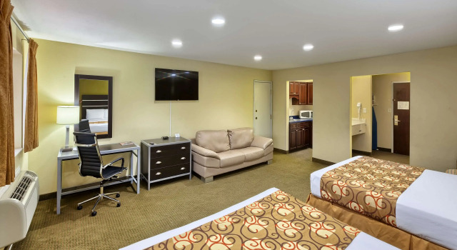 Четырёхместный люкс Presidential Country Hearth Inn of Knightdale