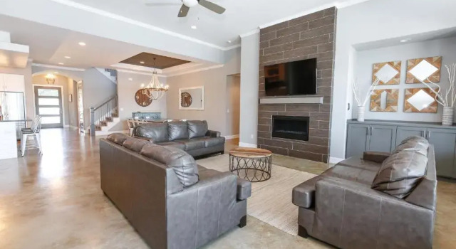Luxury Lake LBJ House with Heated Swimming Pool and Spill Over Hot Tub and 2 Boat Slips, Забронировать Апартаменты/квартира Кингсленд Texas Hill Country