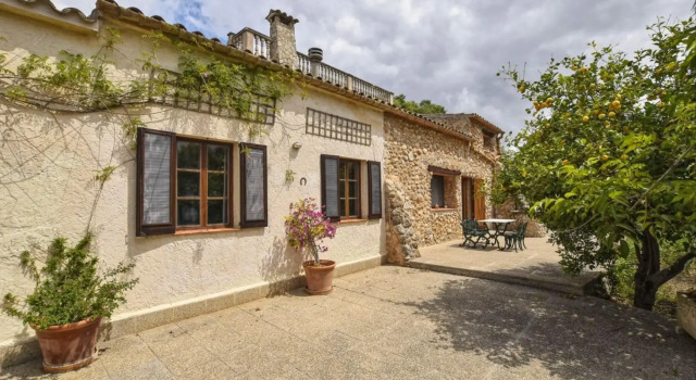 Vintage Holiday Home with Private Pool in Buger