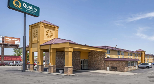 Quality Inn & Suites Lincoln South, Book Hotel Lincoln Nebraska