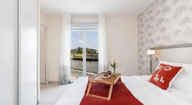 Апартаменты Comfort Résidence Senior Marina Bay