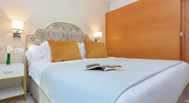 Exclusive Apartment 5BD in Seville. Carlos V