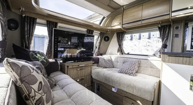 2 Double Bed Caravan - Secure Parking and Wifi, Забронировать Отель Manordeilo and Salem Южный Уэльс