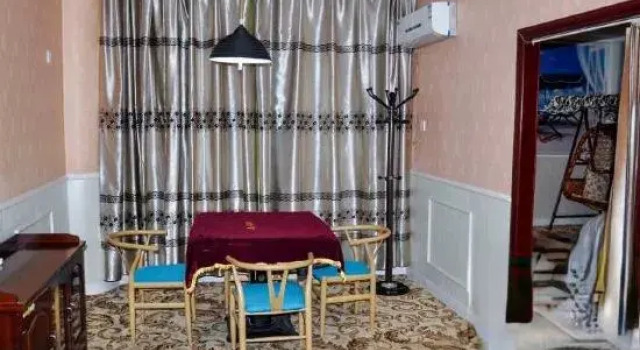 Люкс Business Super 8 Hotel (Korla Tianshan West Road)