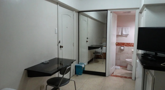 Студия Ralph Anthony Suites Hotel