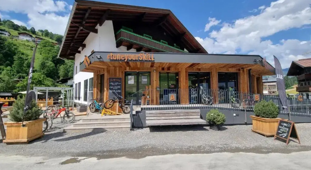 SKILL Mountain Lodge - Ski und Bike Hostel im Sommer mit JOKER CARD, Забронировать Хостел Хостелы Хинтерглемм, рядом с Горнолыжный подъемник Бергфридлифт, Хостел
