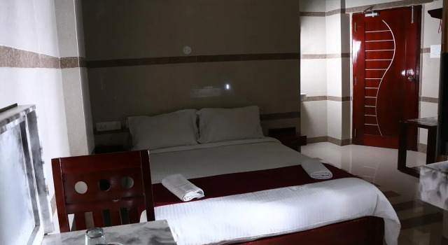 Hotel Blue Stone, Забронировать Отель Отели штата Тамилнада с парковкой, Парковка