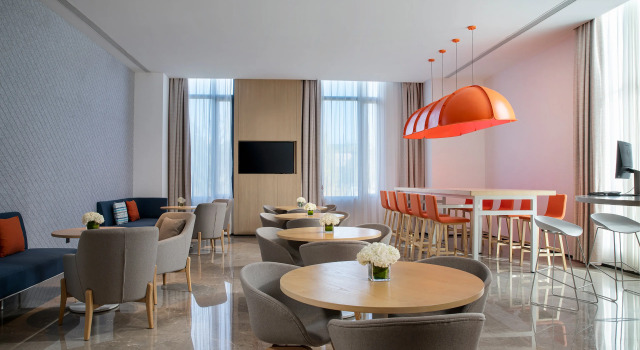 Holiday Inn Express Chengde Park View by IHG, Book Hotel Hoteller i Chengde med pool, Swimmingpool