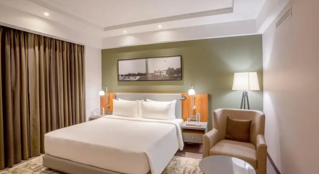 Люкс Executive Park Inn By Radisson Lucknow Vikas Nagar