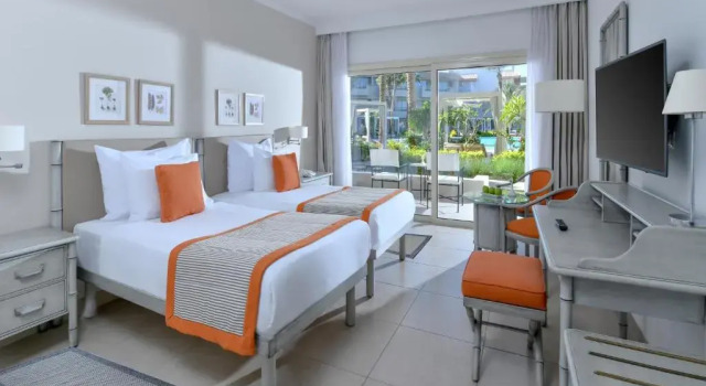 Двухместный номер Superior с видом на бассейн Отель JAZ Elite Casa Del Mar Beach