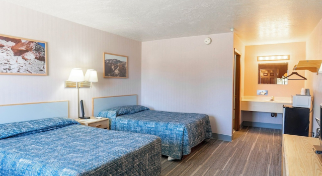 Четырёхместный номер Standard Prospector Inn