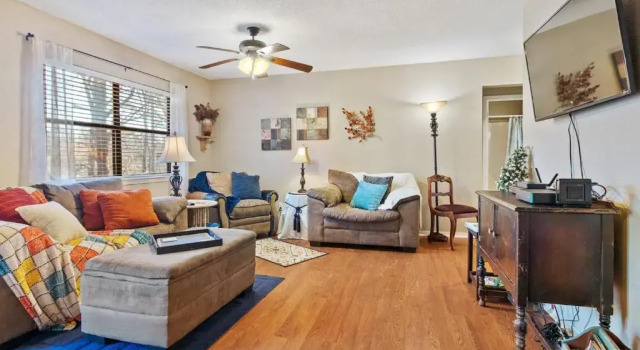 Wooded, Quiet Cottage, Very close to the Back 40