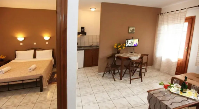 Ostria Hotel, Book Hotel Chrisi Akti 