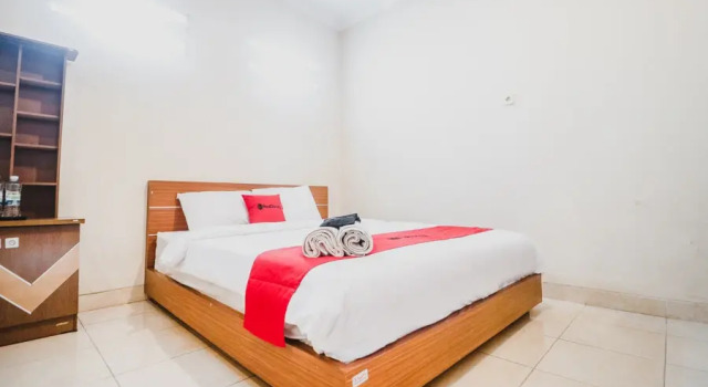 Номер Standard RedDoorz Plus @ Jalan Parangtritis 2