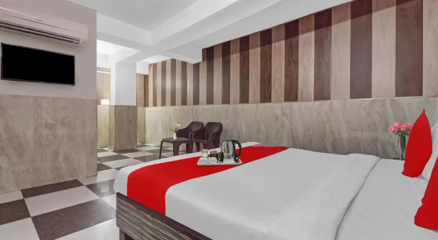 Flagship 92975 Hotel Small Town