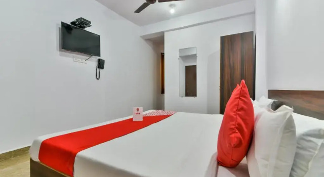 Номер Classic OYO Flagship 12884 Neelratna Guest House