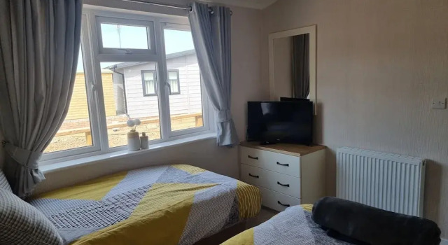 Pet Friendly 2-bed Luxury Lodge in Routh w/ Hottub, Забронировать Дом для отпуска Виллы Беверли, Вилла