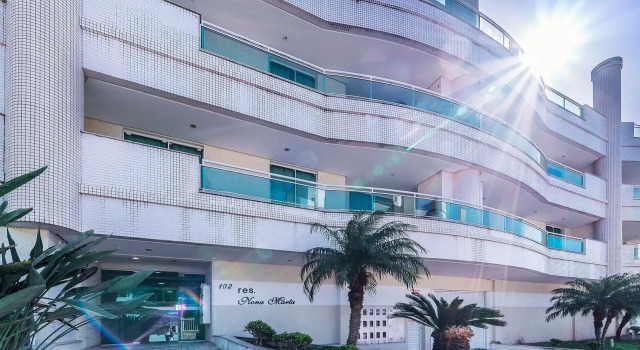 Apartamento 2 Dormitórios No Centro De Bombinhas Com 1 Suite, A 120 Metros Do Ma