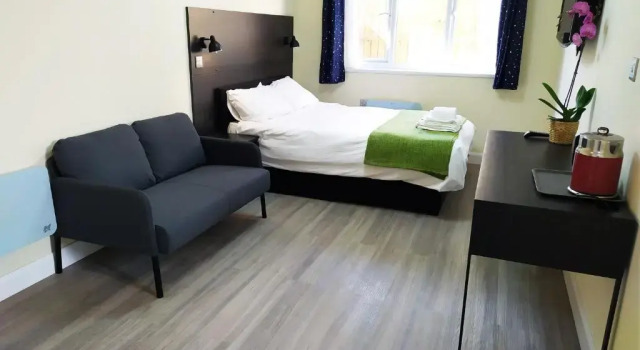 Апартаменты The Yew Studio - Self contained one bed studio flat with parking