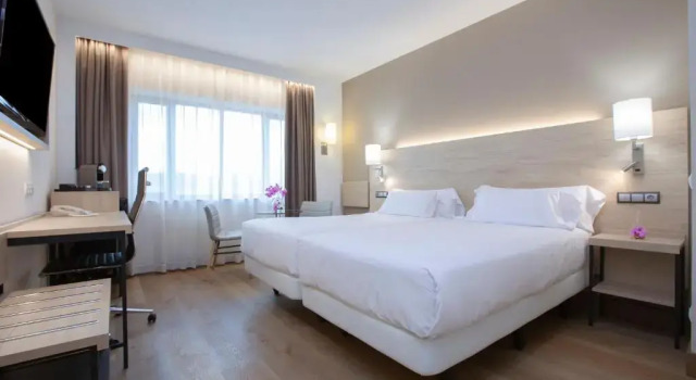 Семейный полулюкс Hotel Puerta de Bilbao