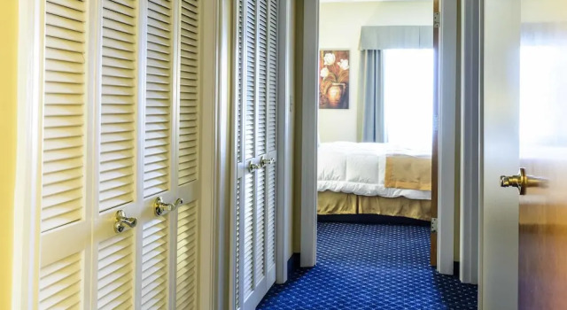 Четырёхместный люкс Economy Asbury Inn & Suites