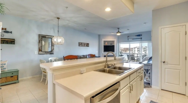 Апартаменты Lake Ozark Condo w/ Water Views & Pool Access!