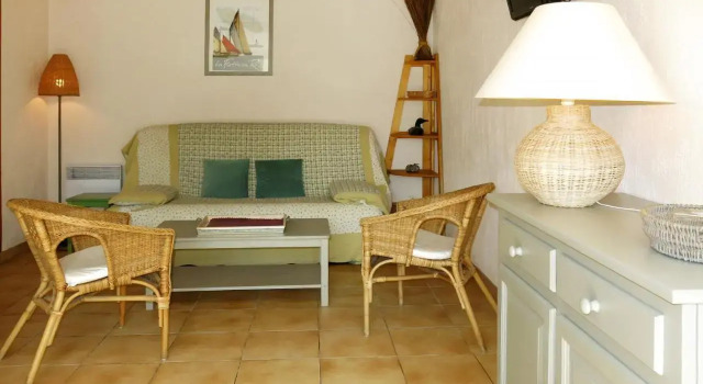 Holiday Home La Touche - IDR120