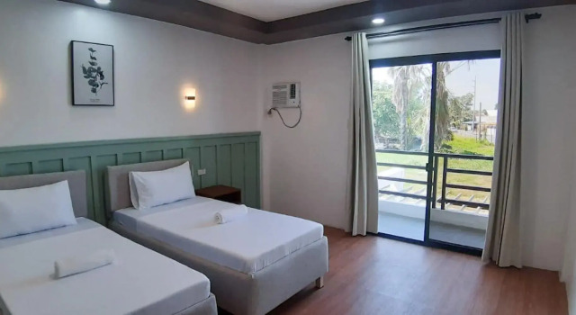 RedDoorz Plus @ Casareal Hotel, Забронировать Отель  