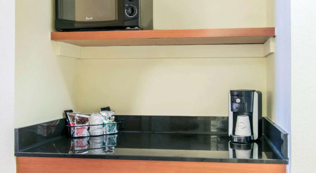 Четырёхместный номер Standard University Hotel & Suites Shippensburg, Trademark by Wyndham