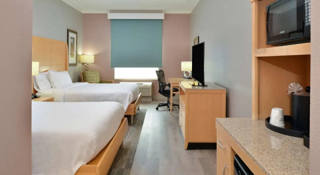 Четырёхместный номер Standard Hilton Garden Inn Denton
