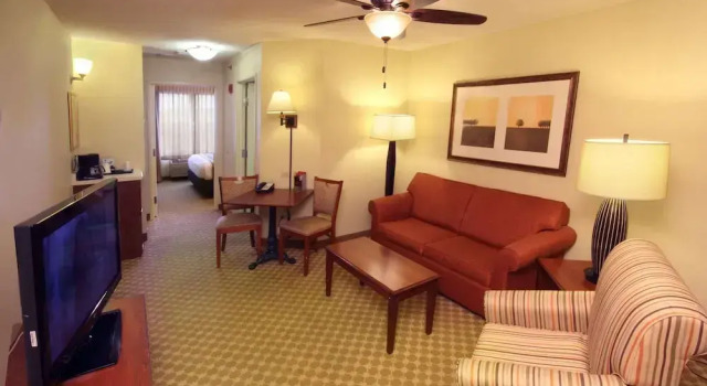 Люкс c 1 комнатой Country Inn & Suites by Radisson, Crystal Lake, IL