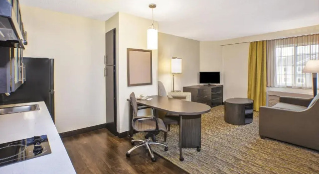 Двухместный люкс c 1 комнатой Candlewood Suites Indianapolis Northeast by IHG
