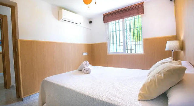 OleHolidays Villa Loleta vistas al mar, 100 m. Playa - piscina privada, Забронировать Вилла Марбелья Коста-дель-Соль, рядом с Arco de Marbella