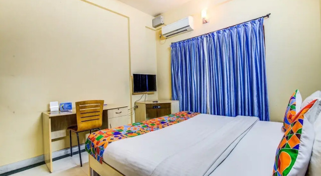 Maple Green Deluxe By FabHotels, Забронировать Отель Отели штата Карнатаки с парковкой, Парковка