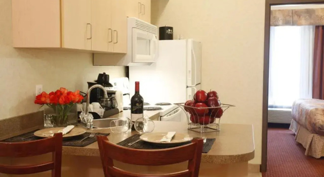 Люкс c 1 комнатой Pomeroy Inn and Suites Dawson Creek