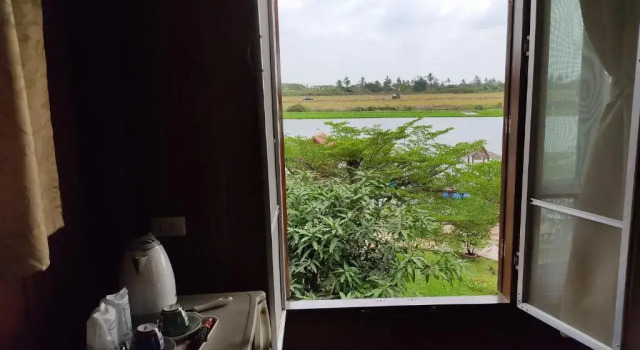 Люкс с балконом Hidden Holiday House