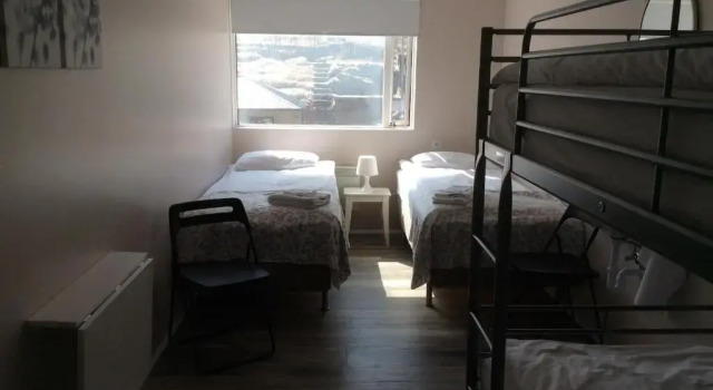 Четырёхместный номер Standard с видом на горы Við Hafið Oceanfront Guesthouse