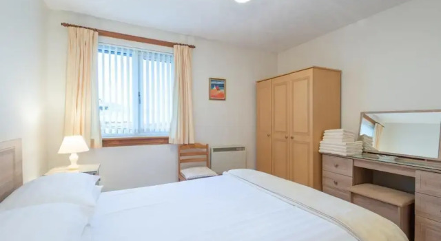 2 Bed Home With Private Garden in the Highlands, Забронировать Дом для отпуска Коттеджи Бьюли, Коттедж