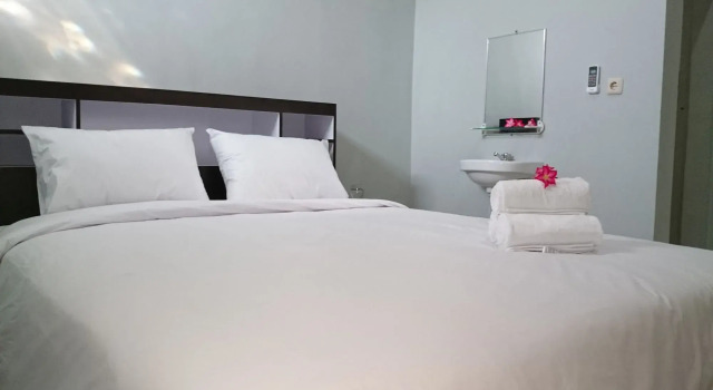 RedDoorz Plus @ Hotel Star 88, Book Hotel Baturetno 