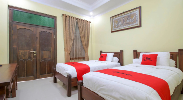 RedDoorz Plus @ Maguwo, Rezervovat Hotel 3hvězdičkové hotely v Yogyakarta Province, 3*