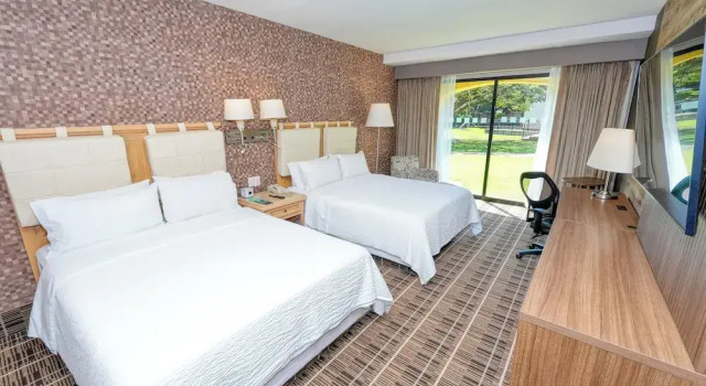 Четырёхместный номер Standard Цокольный этаж с балконом Holiday Inn Queretaro Centro Historico by IHG