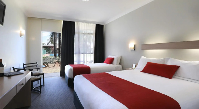 Двухместный номер Standard с видом на бассейн Comfort Inn Gateway Tamworth